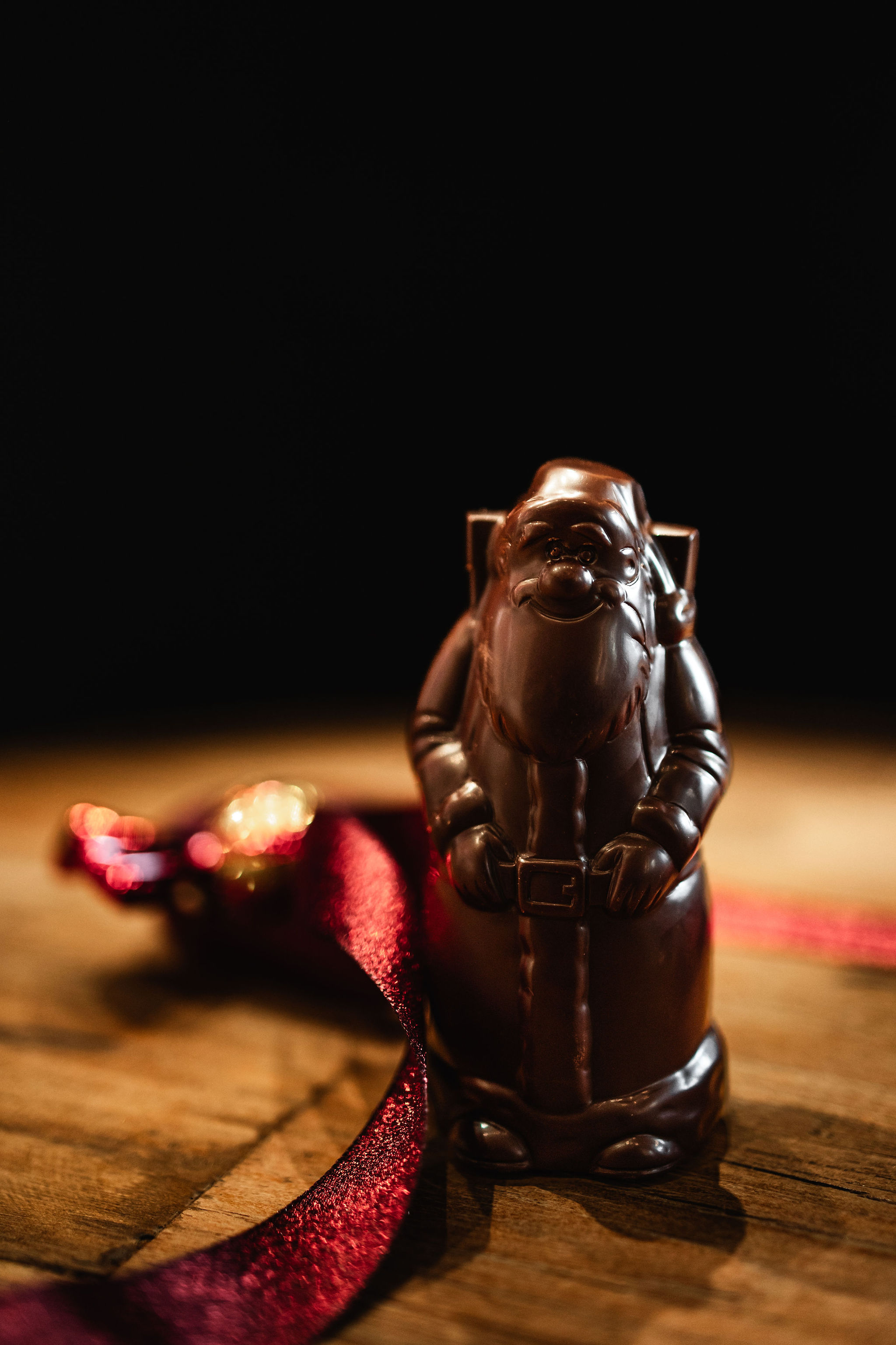 Petit père Noël en chocolat au lait - Espèce de Ganache